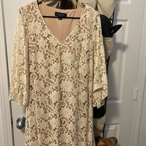 Women’s XL Tan/Gold & White Lace Overlay Dress